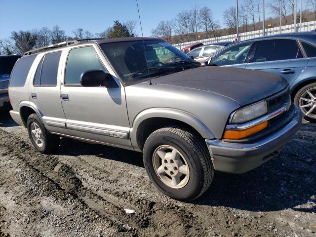 1GNDT13WX12110730 - 2001 CHEVROLET BLAZER SILVER photo 4