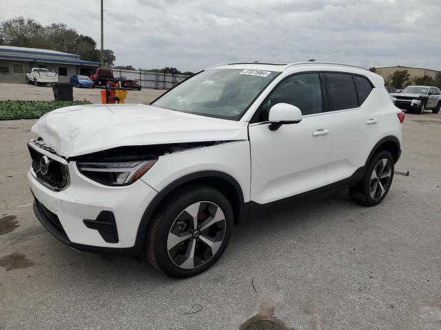 YV4L12UK5R2227992 - 2024 VOLVO XC40 CORE WHITE photo 1