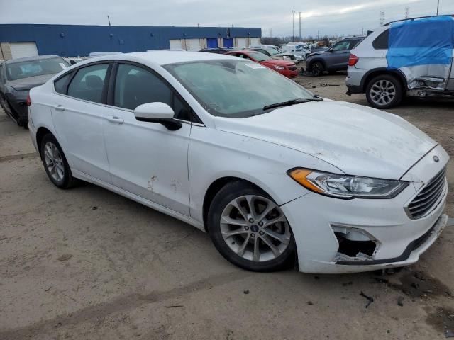 3FA6P0HDXLR225923 - 2020 FORD FUSION SE WHITE photo 4