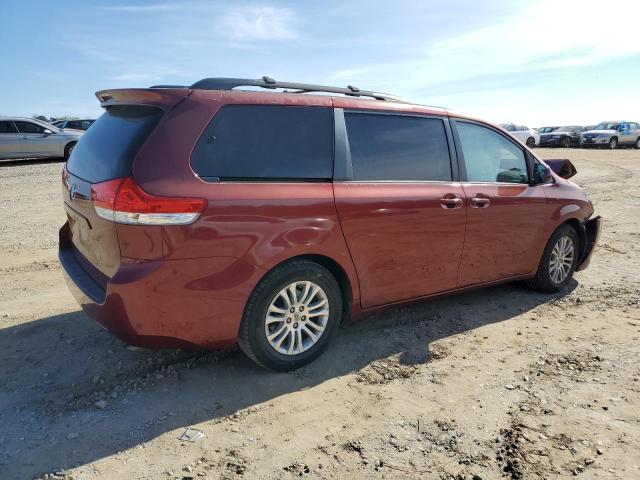 5TDYK3DC1CS228724 - 2012 TOYOTA SIENNA XLE RED photo 3