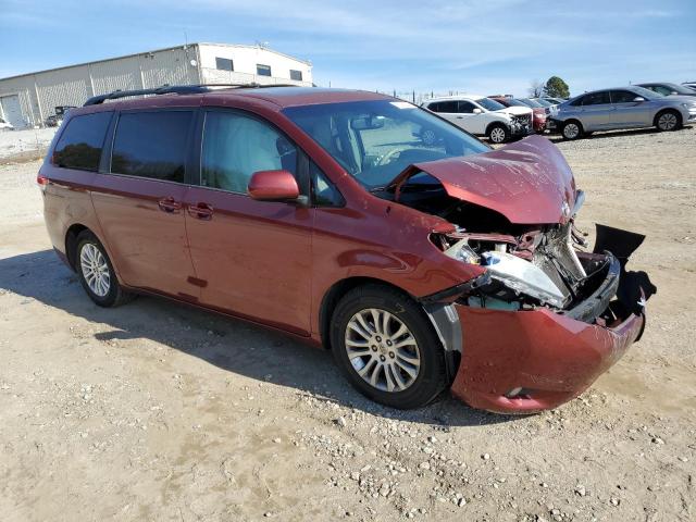 5TDYK3DC1CS228724 - 2012 TOYOTA SIENNA XLE RED photo 4