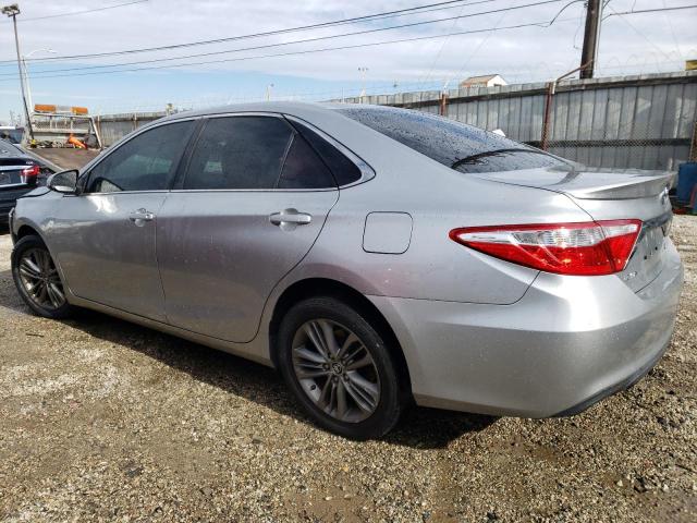4T1BF1FK4FU942751 - 2015 TOYOTA CAMRY LE GRAY photo 2