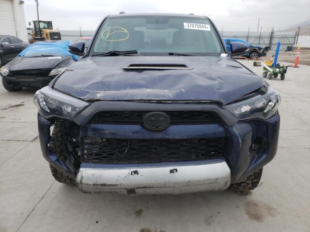 JTEBU5JR2K5630580 - 2019 TOYOTA 4RUNNER SR5 BLUE photo 5