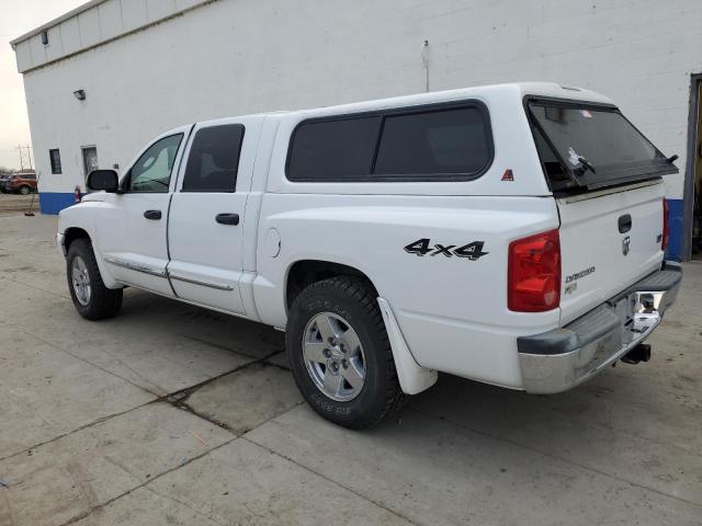 1D7HW58N15S134984 - 2005 DODGE DAKOTA QUAD LARAMIE WHITE photo 2