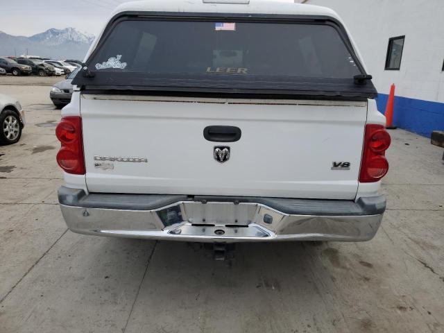 1D7HW58N15S134984 - 2005 DODGE DAKOTA QUAD LARAMIE WHITE photo 6