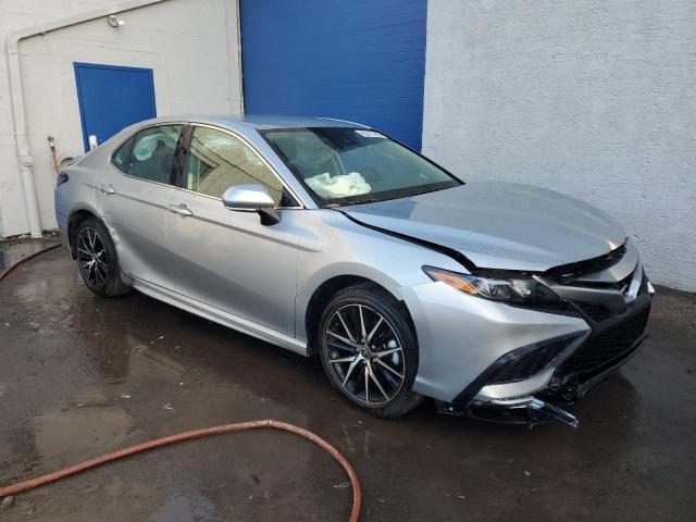 4T1G11AK3PU166027 - 2023 TOYOTA CAMRY SE NIGHT SHADE SILVER photo 4