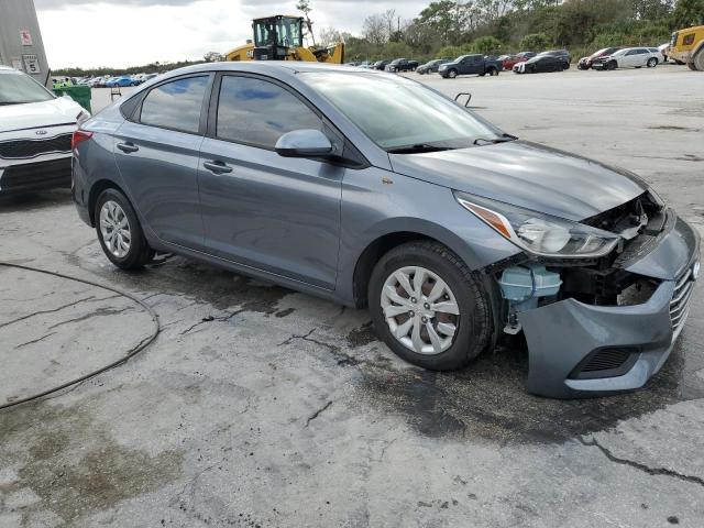 3KPC24A3XKE062023 - 2019 HYUNDAI ACCENT SE GRAY photo 4