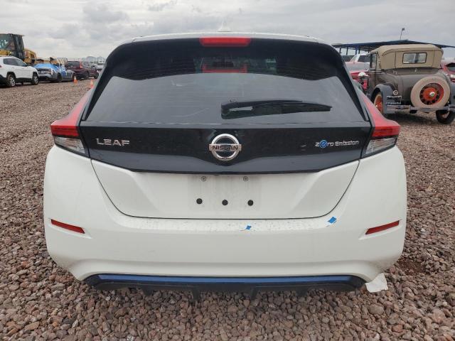 1N4AZ1CP9JC315524 - 2018 NISSAN LEAF S WHITE photo 6