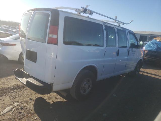 1GCFG15XX71217173 - 2007 CHEVROLET EXPRESS G1 WHITE photo 3