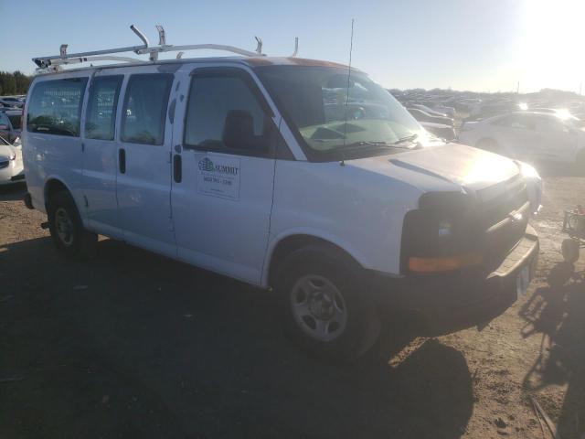 1GCFG15XX71217173 - 2007 CHEVROLET EXPRESS G1 WHITE photo 4