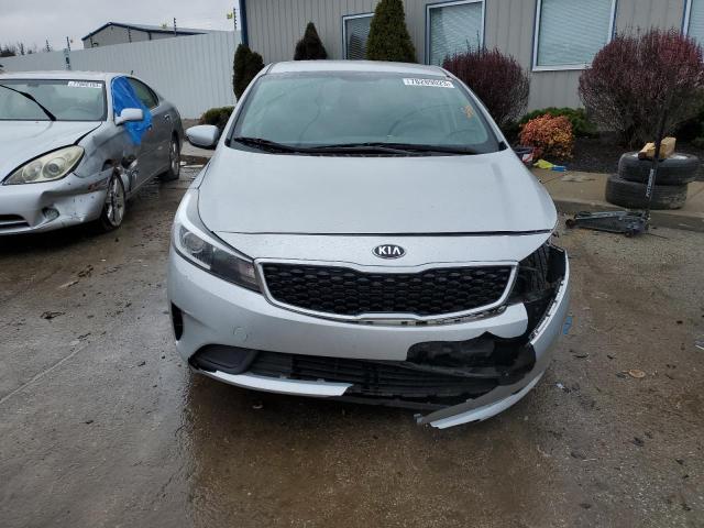 3KPFK4A79JE275317 - 2018 KIA FORTE LX WHITE photo 5