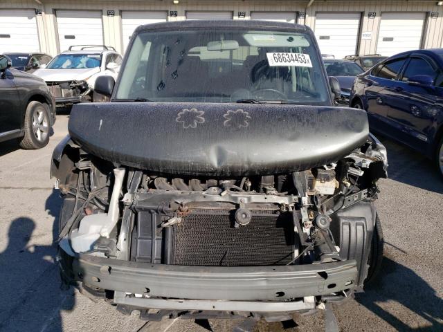 JTLKT324050201006 - 2005 TOYOTA SCION XB GRAY photo 5