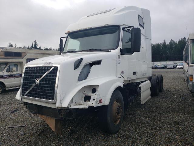 4V4NC9EH9GN938693 - 2016 VOLVO VN VNL WHITE photo 2