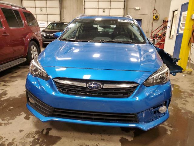 4S3GTAV69N3724588 - 2022 SUBARU IMPREZA PREMIUM BLUE photo 5