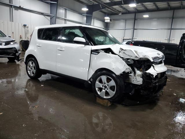 KNDJN2A29J7905170 - 2018 KIA SOUL WHITE photo 4