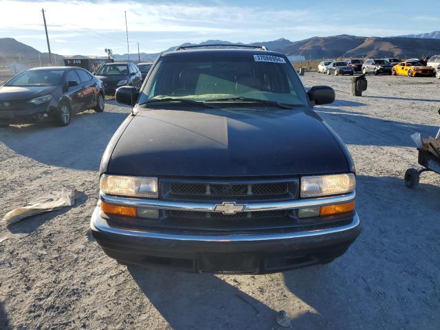 1GNCS13W2Y2357491 - 2000 CHEVROLET BLAZER BLUE photo 5