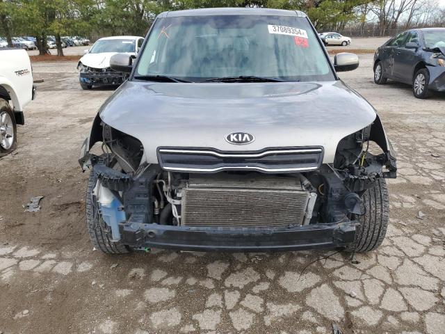 KNDJP3A57J7528347 - 2018 KIA SOUL + SILVER photo 5