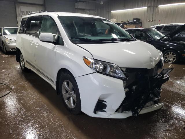 5TDKZ3DC4KS003598 - 2019 TOYOTA SIENNA LE WHITE photo 4