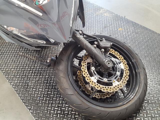 JKAEXEJ14JDA02542 - 2018 KAWASAKI EX650 J  ფოტო 17