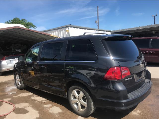 2V4RW3DG1BR695005 - 2011 VOLKSWAGEN ROUTAN SE  photo 3