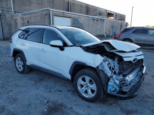 2T3P1RFV3LW099173 - 2020 TOYOTA RAV4 XLE WHITE photo 4