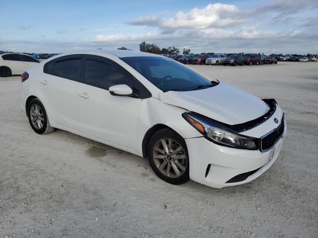 3KPFL4A77HE014680 - 2017 KIA FORTE LX WHITE photo 4