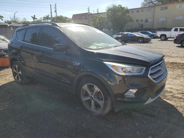 1FMCU0GD7HUE02088 - 2017 FORD ESCAPE SE BLACK photo 4