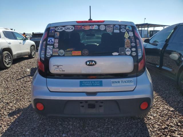 KNDJN2A28J7547351 - 2018 KIA SOUL SILVER photo 6