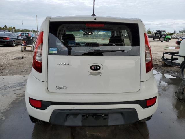 KNDJT2A5XD7757907 - 2013 KIA SOUL WHITE photo 6