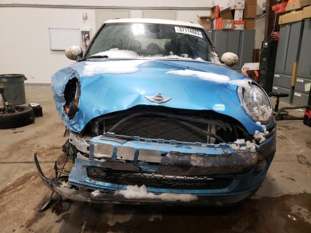 WMWXU1C34H2F77239 - 2017 MINI COOPER BLUE photo 5