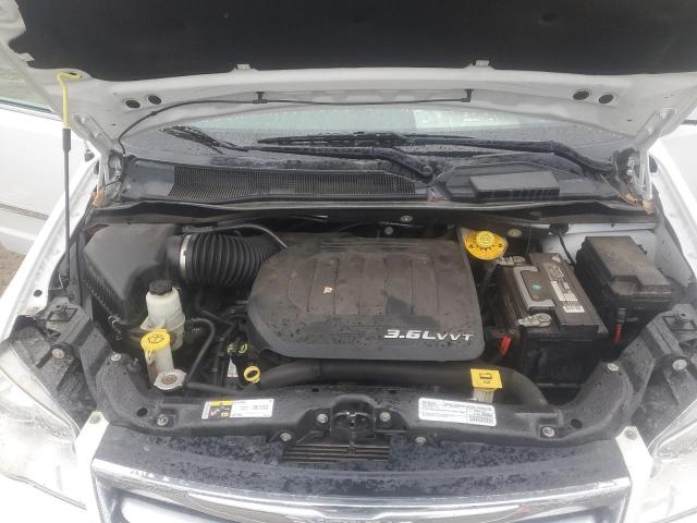 2C4RC1BG8GR141610 - 2016 CHRYSLER TOWN & COU TOURING WHITE photo 12