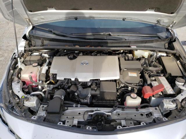 JTDKARFP7J3101079 - 2018 TOYOTA PRIUS PRIM Silber Foto 11