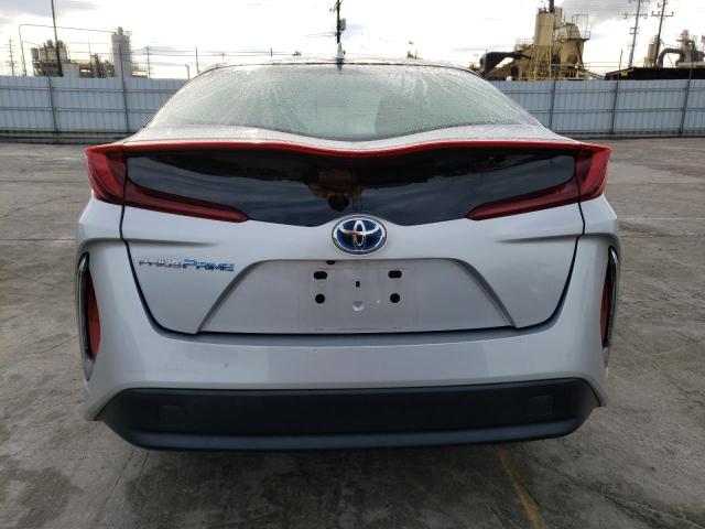 JTDKARFP7J3101079 - 2018 TOYOTA PRIUS PRIM Silber Foto 6
