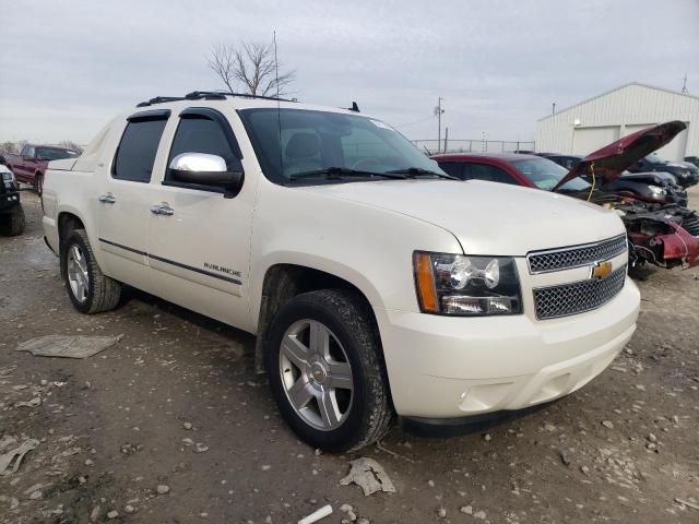 3GNTKGE76CG192618 - 2012 CHEVROLET AVALANCHE LTZ WHITE photo 4