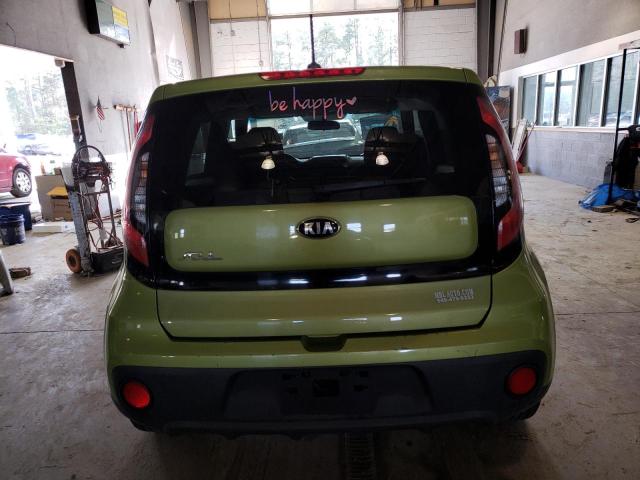 KNDJN2A20H7883473 - 2017 KIA SOUL GREEN photo 6