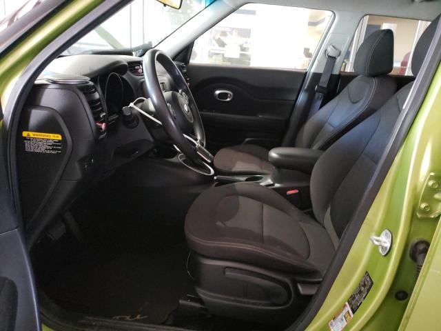 KNDJN2A20H7883473 - 2017 KIA SOUL GREEN photo 7