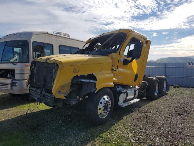 1FUJGEDV6DLBU6809 - 2013 FREIGHTLINER CASCADIA 1 YELLOW photo 2