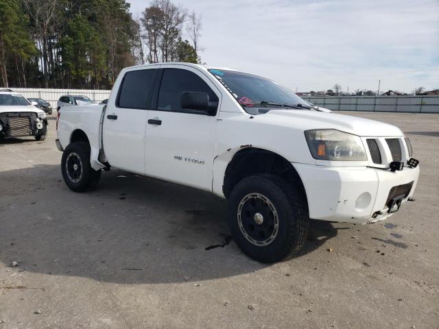 1N6AA07B15N543163 - 2005 NISSAN TITAN XE WHITE photo 4