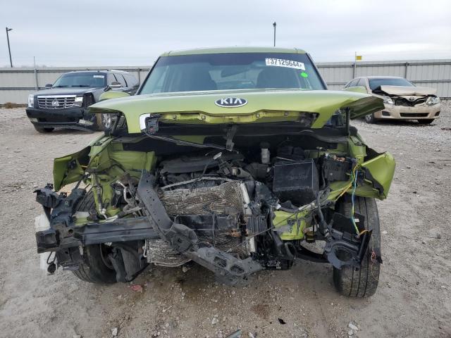 KNDJN2A29F7771493 - 2015 KIA SOUL GREEN photo 5