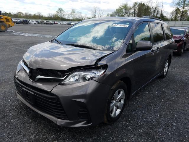 5TDKZ3DCXKS017599 - 2019 TOYOTA SIENNA LE  photo 2