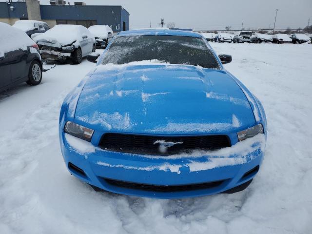 1ZVBP8AM7C5287572 - 2012 FORD MUSTANG BLUE photo 5