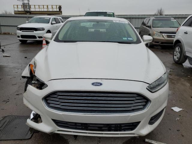 3FA6P0H75GR131450 - 2016 FORD FUSION SE WHITE photo 5