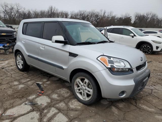 KNDJT2A29A7161947 - 2010 KIA SOUL + SILVER photo 4