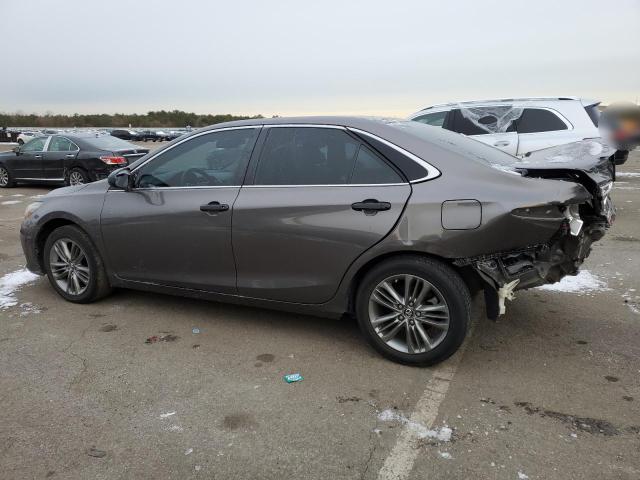 4T1BF1FK8HU315859 - 2017 TOYOTA CAMRY LE GRAY photo 2