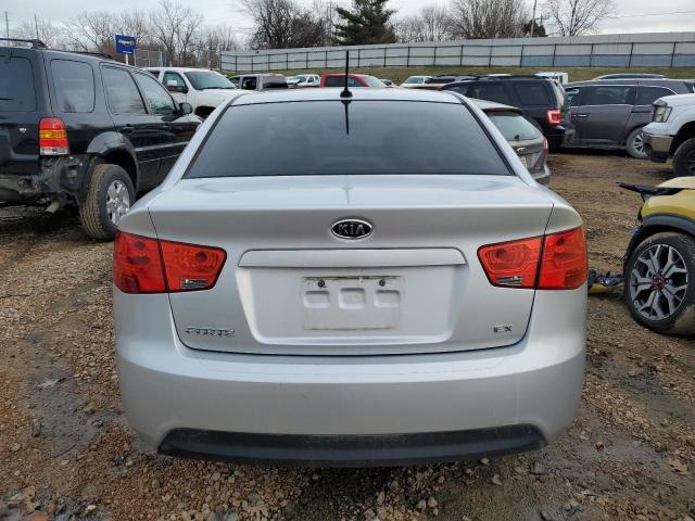 KNAFU4A23D5715818 - 2013 KIA FORTE EX GRAY photo 6