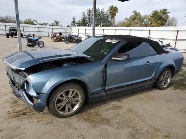 1ZVFT84N655221504 - 2005 FORD MUSTANG BLUE photo 1