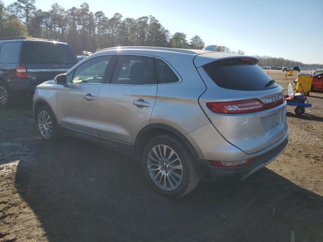 5LMCJ3C93HUL16379 - 2017 LINCOLN MKC RESERVE SILVER photo 2