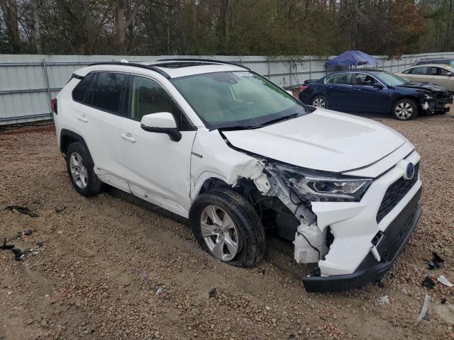 JTMRWRFV5KD028188 - 2019 TOYOTA RAV4 XLE WHITE photo 4