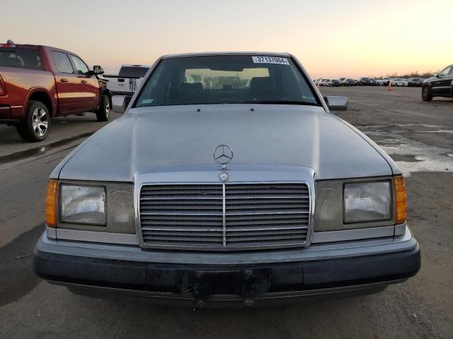 WDBEA28E6PB946129 - 1993 MERCEDES-BENZ 300 E 2.8 SILVER photo 5