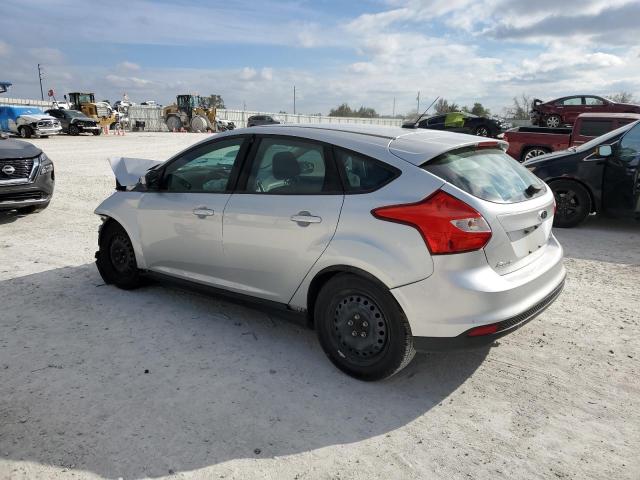 1FAHP3K29CL175564 - 2012 FORD FOCUS SE SILVER photo 2